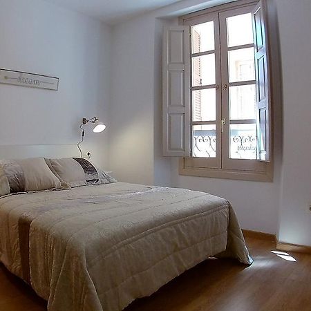 Mitjana Plaza Apartment Malaga Exterior photo