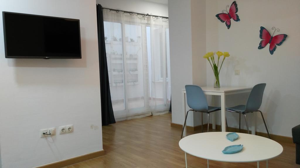 Mitjana Plaza Apartment Malaga Exterior photo