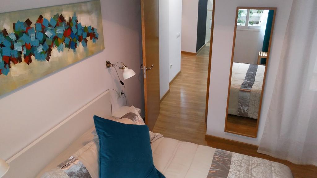 Mitjana Plaza Apartment Malaga Exterior photo