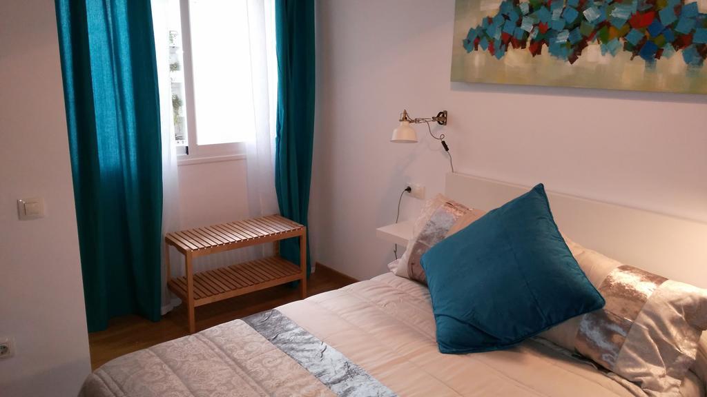 Mitjana Plaza Apartment Malaga Exterior photo