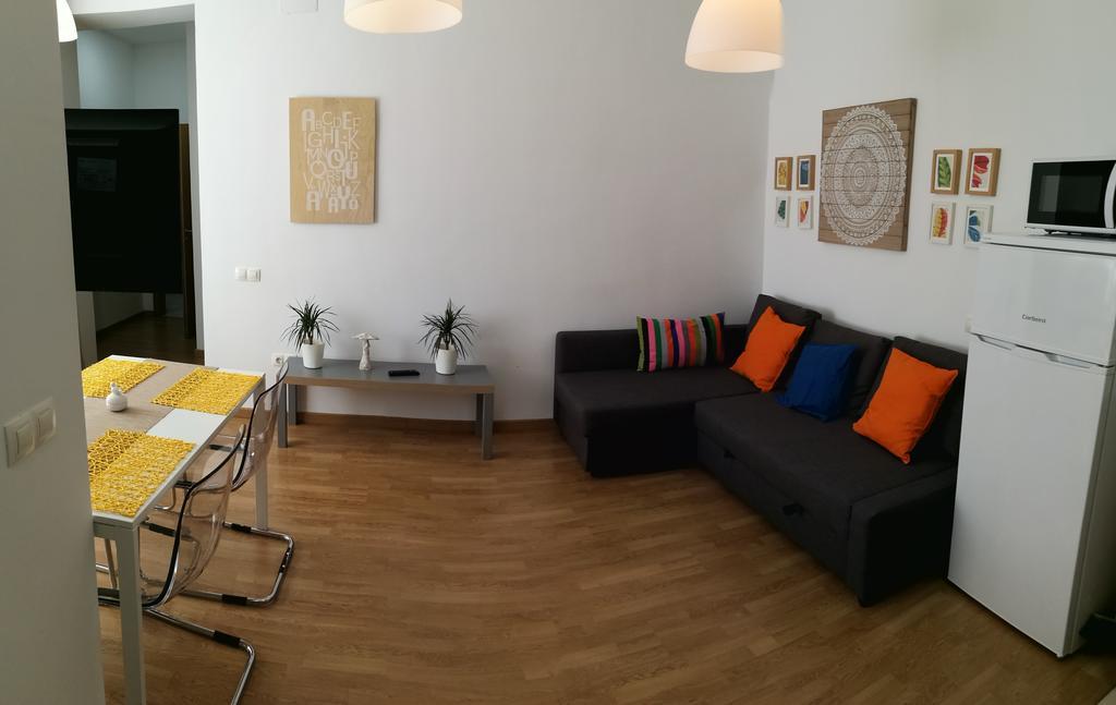 Mitjana Plaza Apartment Malaga Exterior photo