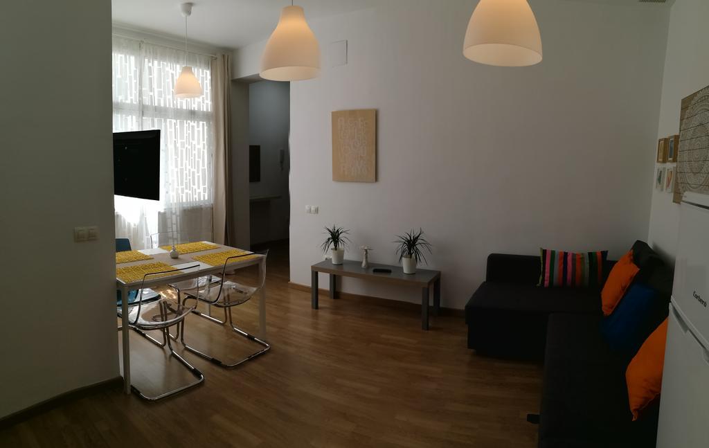 Mitjana Plaza Apartment Malaga Exterior photo