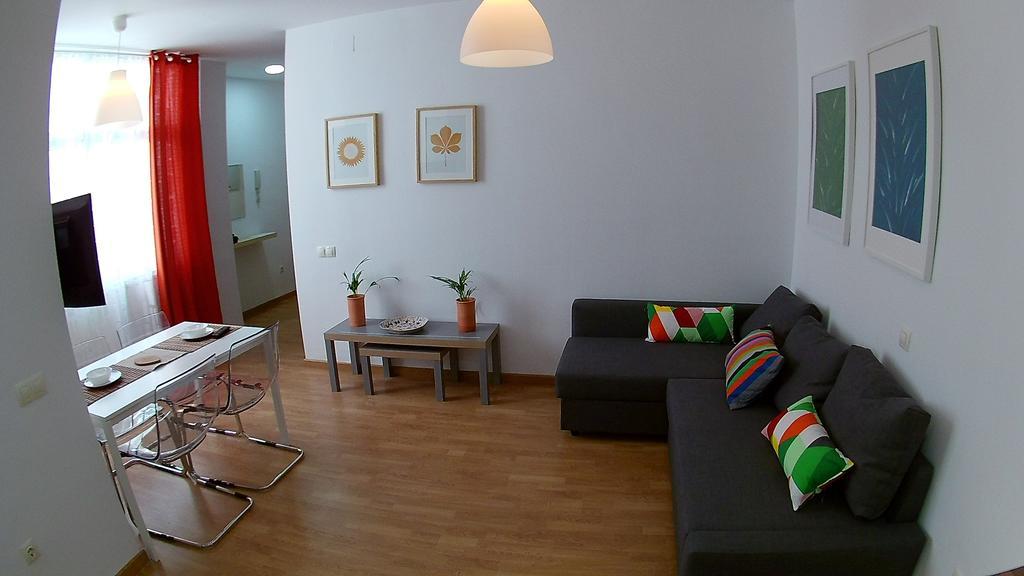 Mitjana Plaza Apartment Malaga Exterior photo