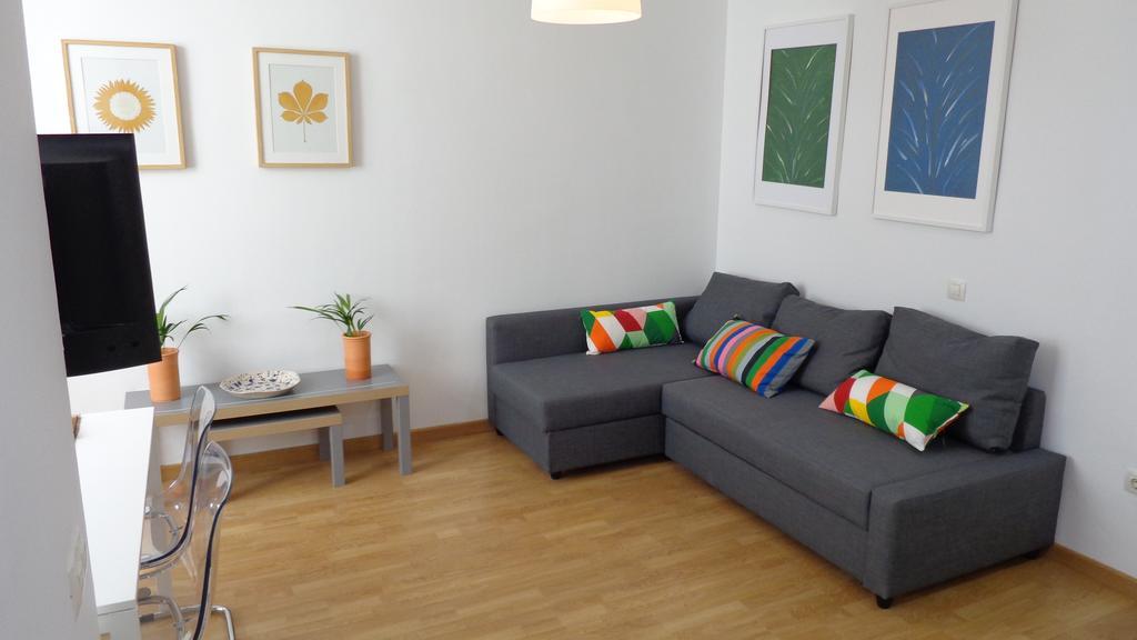 Mitjana Plaza Apartment Malaga Exterior photo