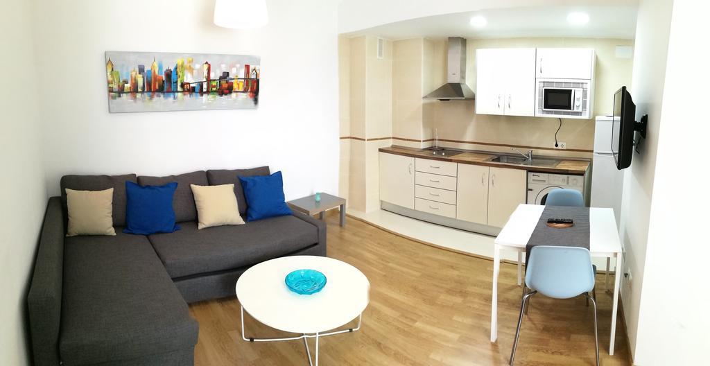 Mitjana Plaza Apartment Malaga Exterior photo