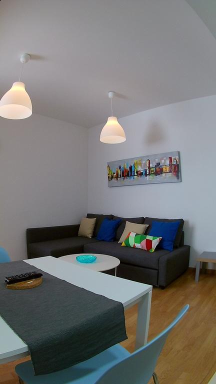 Mitjana Plaza Apartment Malaga Exterior photo