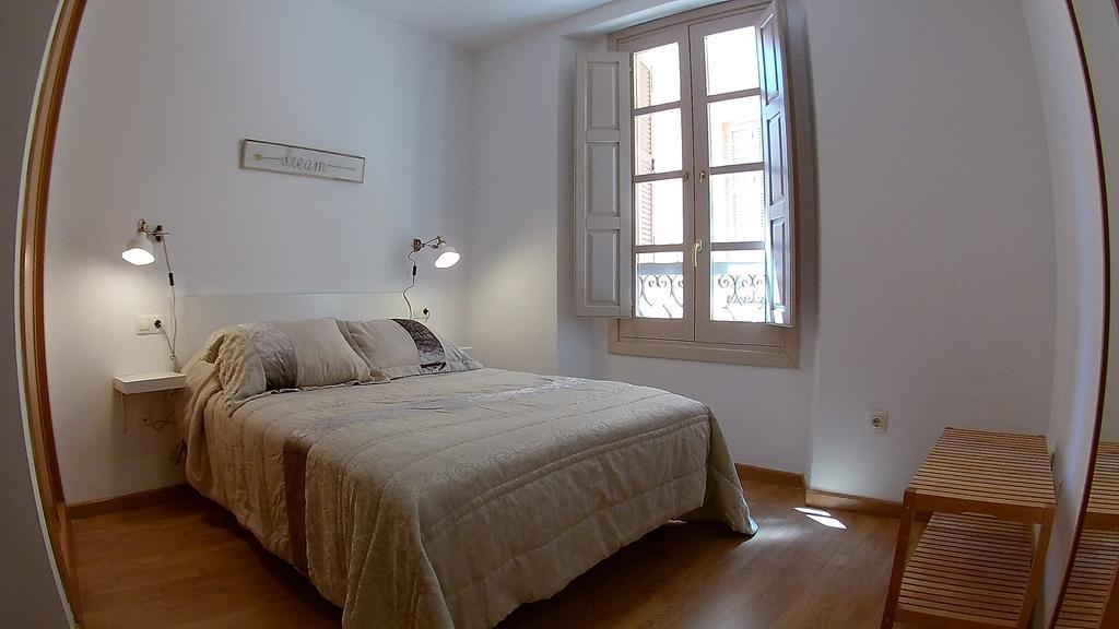 Mitjana Plaza Apartment Malaga Exterior photo