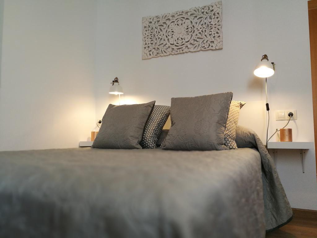 Mitjana Plaza Apartment Malaga Exterior photo