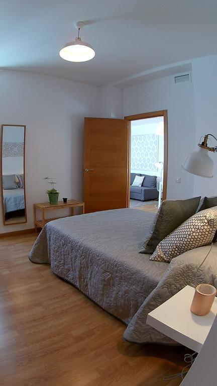 Mitjana Plaza Apartment Malaga Exterior photo