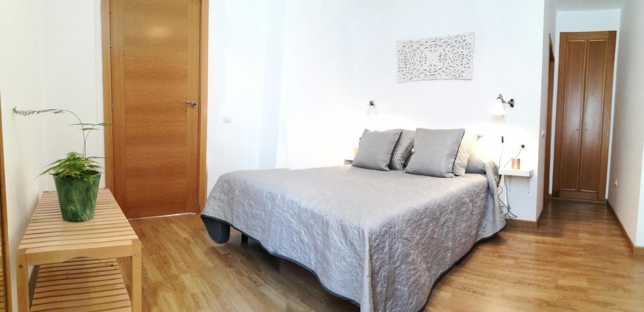 Mitjana Plaza Apartment Malaga Exterior photo